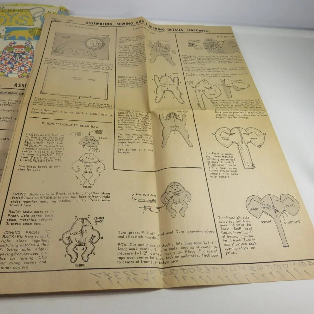 McCalls 8895 Sewing Pattern (complete) from 1967 (wide variety of items!